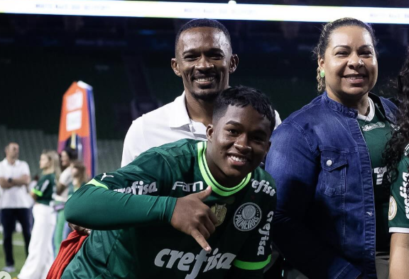 A convite de Hulk, pai de Endrick é aguardado no Mineirão para ver Atlético x Vitória