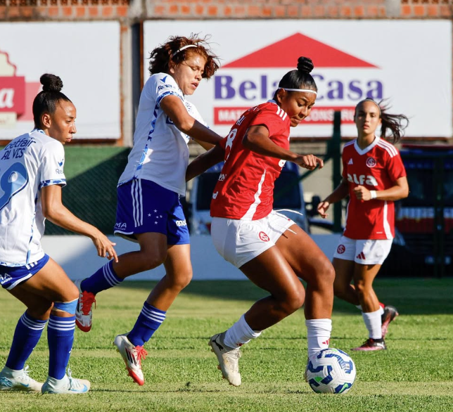 Cruzeiro vence fora de casa e reassume vice-liderança do Brasileiro Feminino
