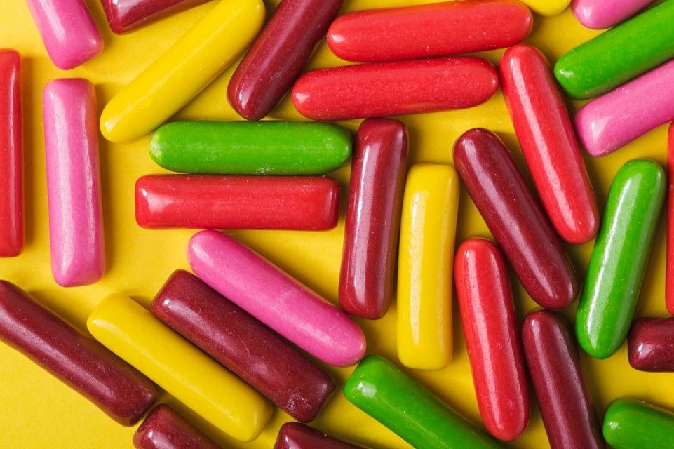 EUA querem proibir uso de corantes artificiais em alimentos até o fim de 2026
