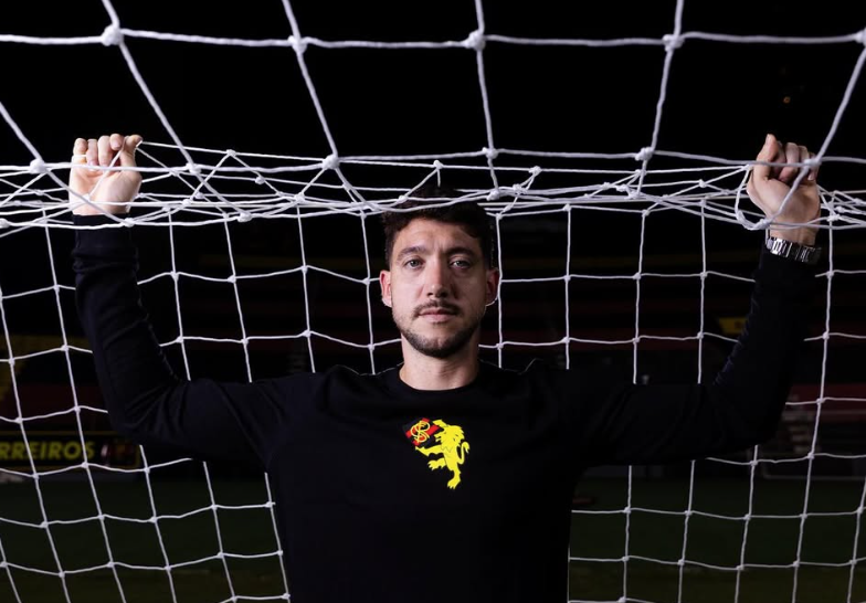 Sport lança camisa especial em homenagem ao ex-goleiro Manga