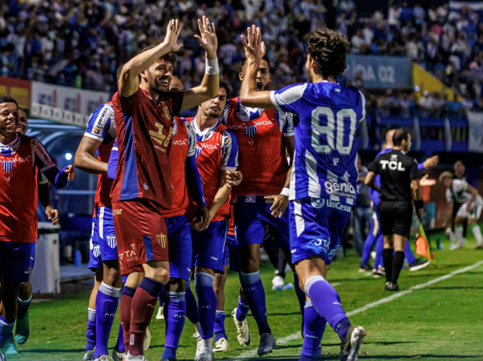 América é goleado pelo Avaí e vê adversário assumir liderança da Série B