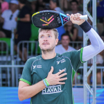 Ex-parceiro de Guga, Andre Baran retorna ao top 1 do mundo no beach tennis