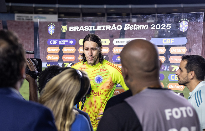 Jogador do Vasco revela ‘felicidade’ por grande atuação de Cássio, do Cruzeiro