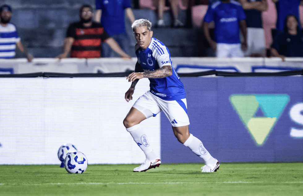 Fagner fala sobre momento no Cruzeiro e revela fase 'paz e amor'