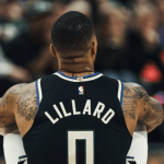 Damian Lillard sofre grave lesão e está fora dos playoffs da NBA