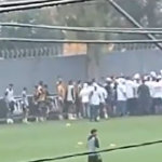 Torcedores organizados do Santos invadem CT para cobrar elenco