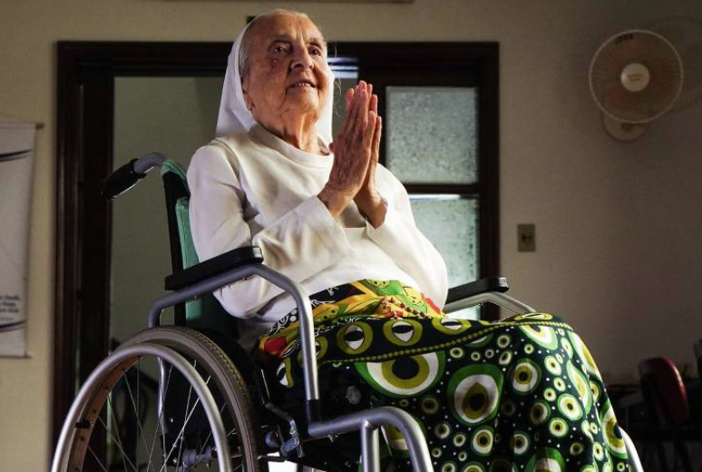Pessoa mais velha do mundo, freira brasileira passou por 10 papas; conheça