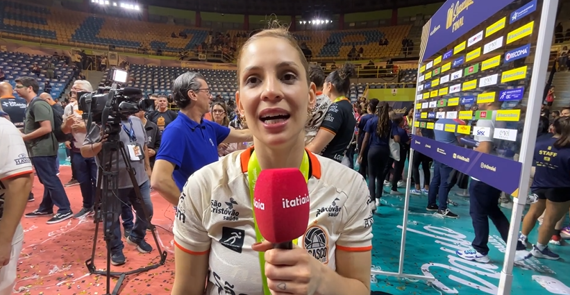 Camila Brait celebra título do Osasco na Superliga Feminina e exalta 'Tríplice Coroa'