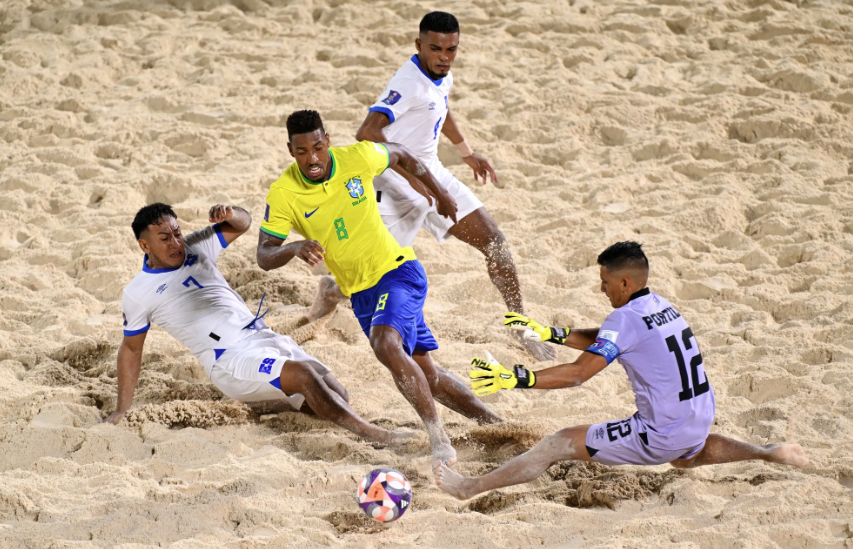 Brasil estreia com vitória na Copa do Mundo de Futebol de Areia