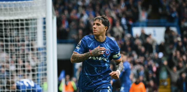 Chelsea vence, ‘carimba’ faixa do Liverpool e segue briga por G4 na Premier League