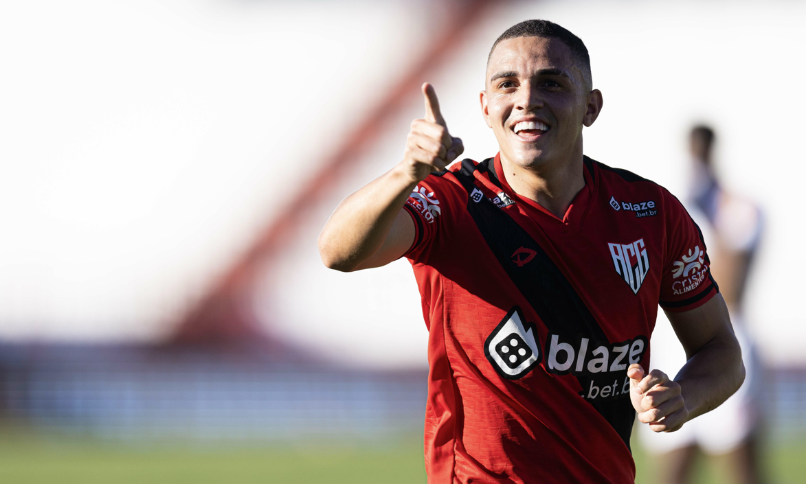 Ex-Cruzeiro marca, é expulso, e Atlético-GO vence Novorizontino pela Série B