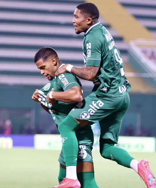 Chapecoense vence Criciúma na Arena Condá e respira na Série B