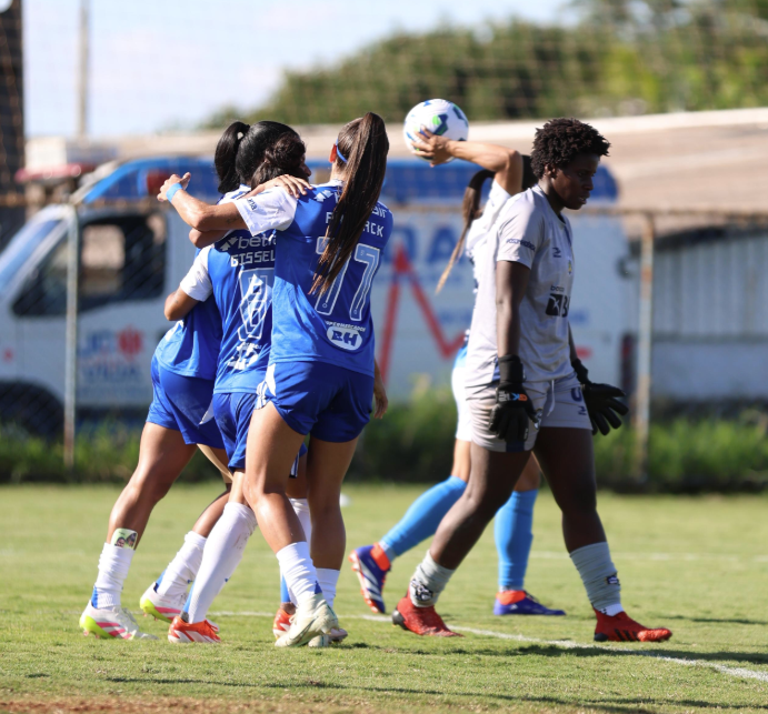 Cruzeiro goleia Real Brasília e assume liderança do Brasileiro Feminino