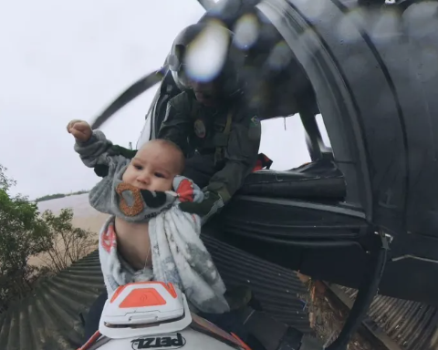 Bebê que foi resgatado de helicóptero morre um ano após tragédia no RS