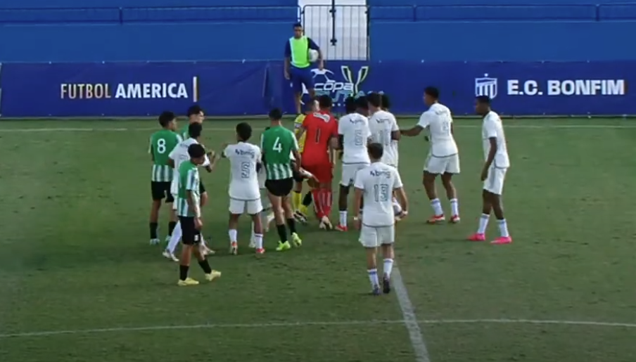 Clube é eliminado da Copa Futam após caso de injúria racial contra jovem do Atlético