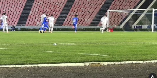 Goleiro pega penal, Uberlândia bate Goiatuba e vence a primeira na Série D