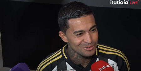 Dudu durante apresentação no Atlético