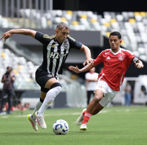Atlético e Inter em partida pelo Brasileiro sub-20