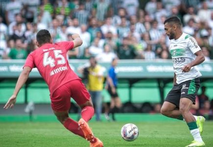 Único Atletiba do ano terminou 0 a 0 pelo Campeonato Paranaense
