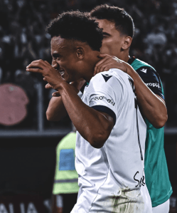 Bologna e Milan durante final da Copa da Itália