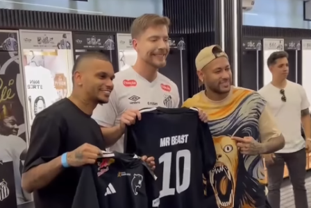 Cris Guedes, MrBeast e Neymar, no vestiário da Vila Belmiro