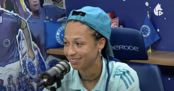 Byanca Brasil durante entrevista ao Cruzeiro Cast