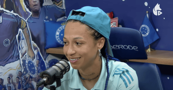 Byanca Brasil durante entrevista ao Cruzeiro Cast