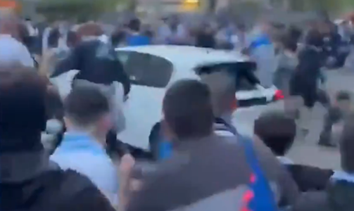 Carro atropela torcedores do Espanyol antes de jogo contra o Barcelona