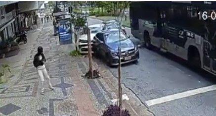 Câmera de segurança flagrou momento da batida