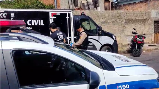 Pai morto pelo filho no bairro Betânia, em BH, tem corpo removido