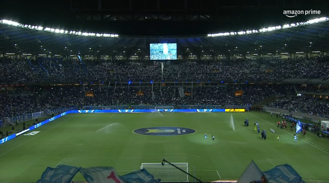 Galvão Bueno se impressiona com torcida do Cruzeiro no Mineirão