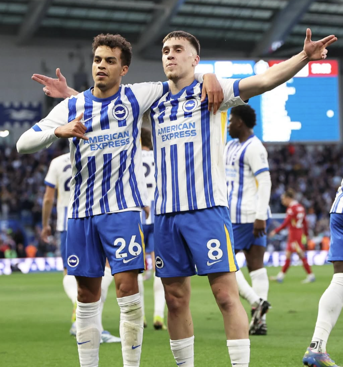 Brighton vence Liverpool de virada e segue na luta por vaga na Conference League