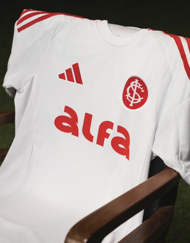 Internacional lança nova camisa 2 em homenagem ao primeiro título brasileiro