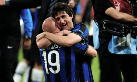 Cambiasso e Milito, campeões da Champions League pela Inter de Milão em 2010