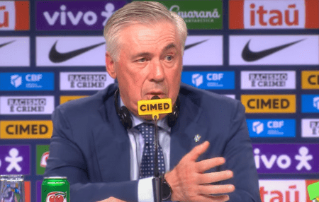 Fotos de Carlo Ancelotti em sua primeira entrevista à frente da Seleção Brasileira