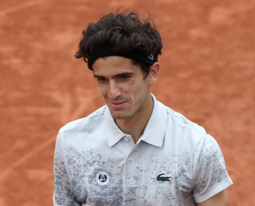 Tenista francês Pierre-Hugues Herbert durante Roland Garros
