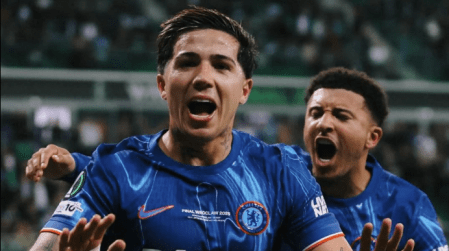 Enzo Fernández e Sancho, do Chelsea, na final da Conference League