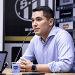 Santos oficializa saída de Pedro Martins do cargo de CEO do clube