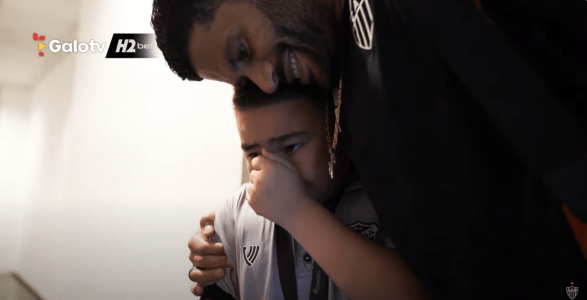 Hulk com torcedor mirim do Ceará