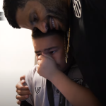 Torcedor mirim do Ceará se emociona em encontro com Hulk, do Atlético