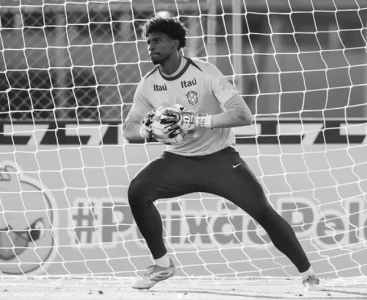 Hugo Souza, em treino da Seleção Brasileira