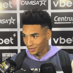 Com ‘coração apertado’, Igor Jesus manda recado à torcida do Botafogo em despedida