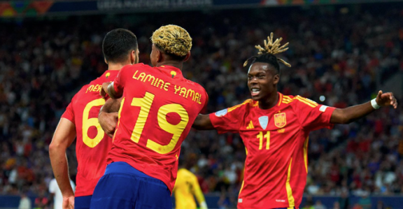 Jogadores da Espanha comemoram gol pela Nations League