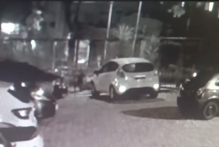 Imagens do circuito de segurança flagraram momento em que homens descem de carro atirando na Pampulha