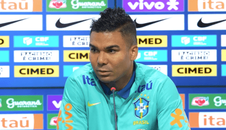 Volante Casemiro deve ser titular mais uma vez no confronto contra o Paraguai, nesta terça-feira (10)