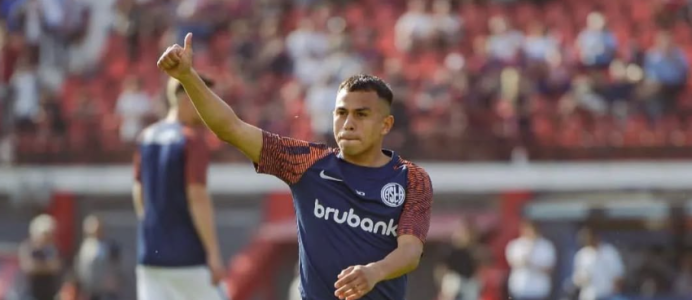 Nahuel Barrios enquanto defenfia o San Lorenzo