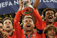 Cristiano Ronaldo, de Portugal, se torna o mais velho a vencer a Nations League