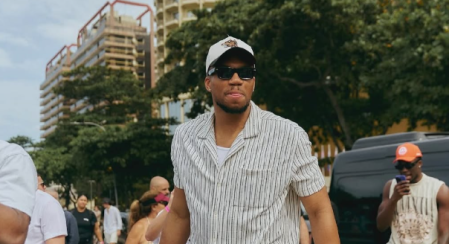 Giannis Antetokounmpo, astro da NBA, em visita ao Brasil
