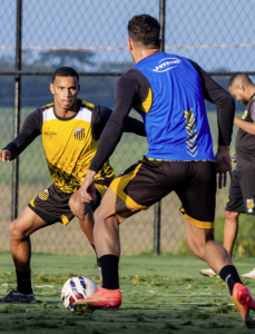 Elenco do Novorizontino durante treino