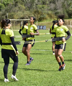 Elenco do América durante treino